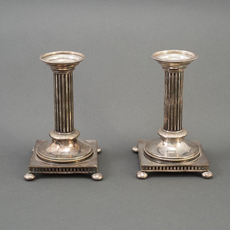GULDSMEDSAKTIEBOLAGET (GAB), Ljusstakar, nysilver, Gustaviansk stil, 1900-talets första hälft.
