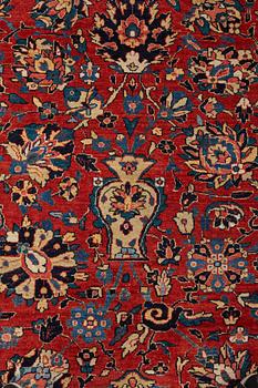 A carpet, semi-antique Sarouk, ca 389 x 271 cm.