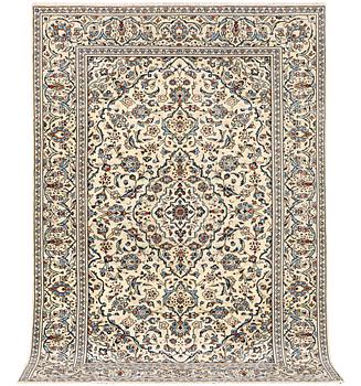 A Kashan carpet, c. 290 x 197 cm.