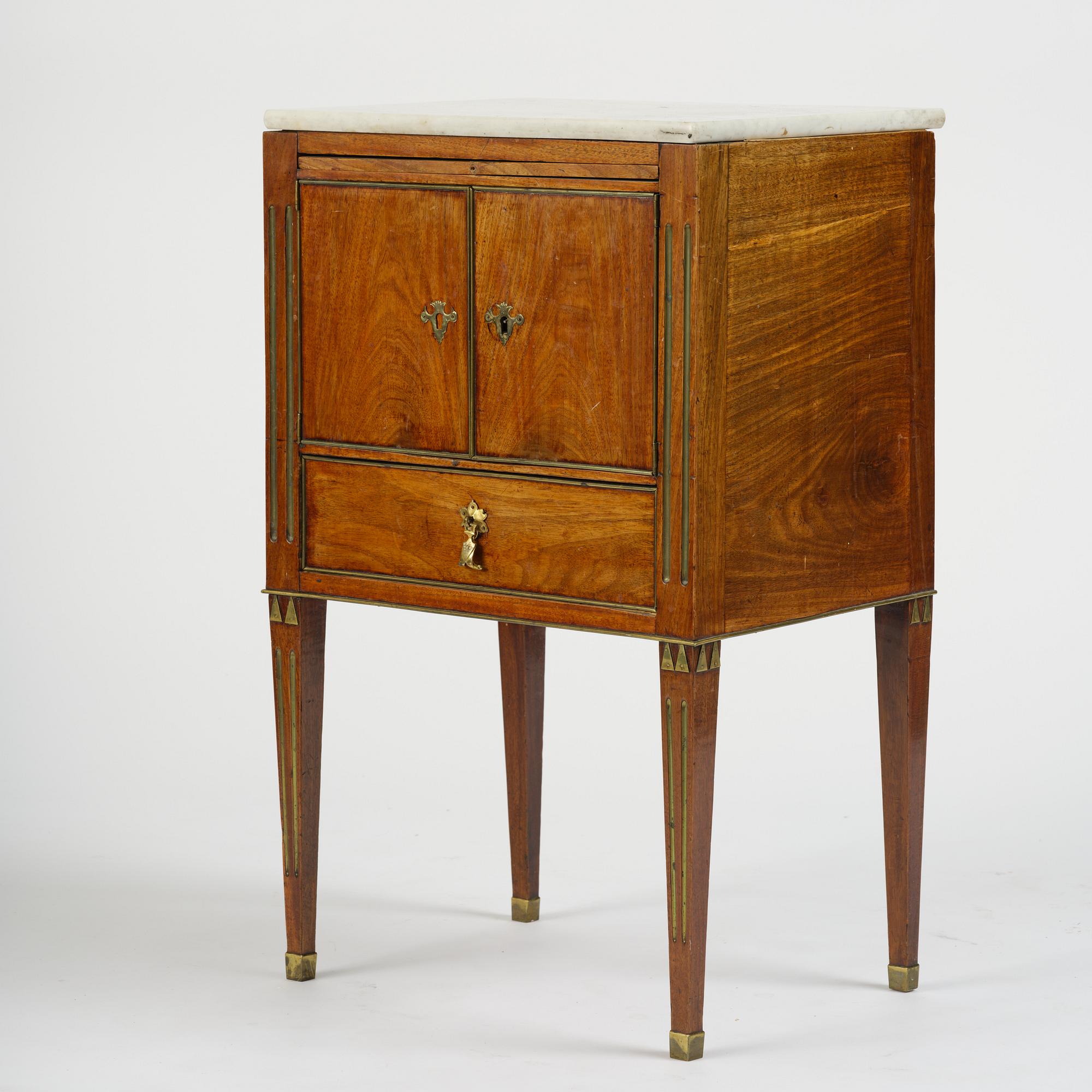 A late Gustavian mahogany chamberpot cupboard, circa 1800.