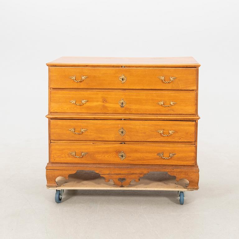 Drawer chest, late 18th century.