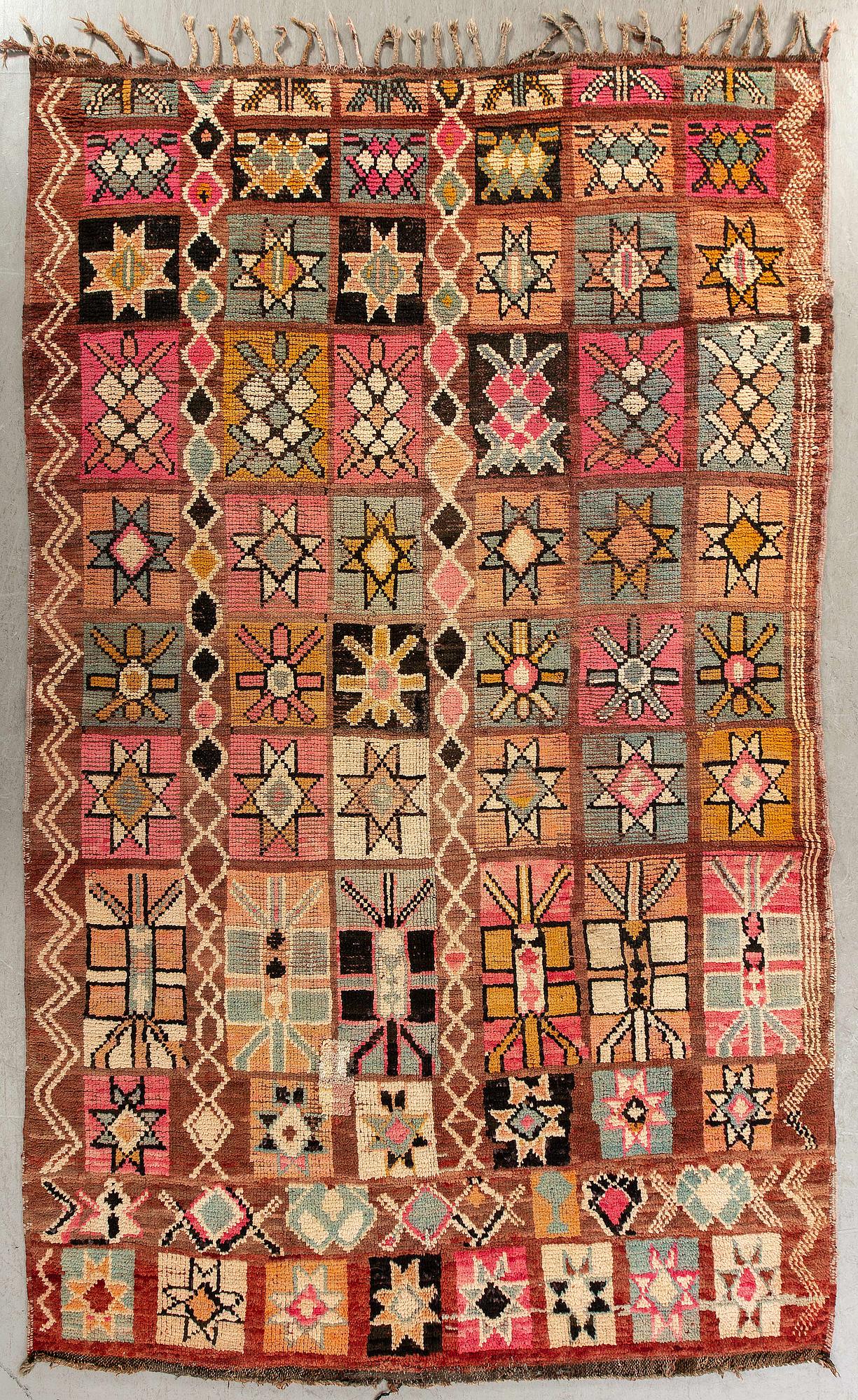 A rug semi-antique North africa, ca 275 x 185 cm.