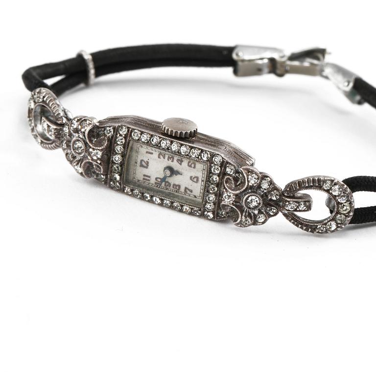 ARMBANDSUR, sterlingsilver med fasettslipade pastestenar, 1900-talets början.