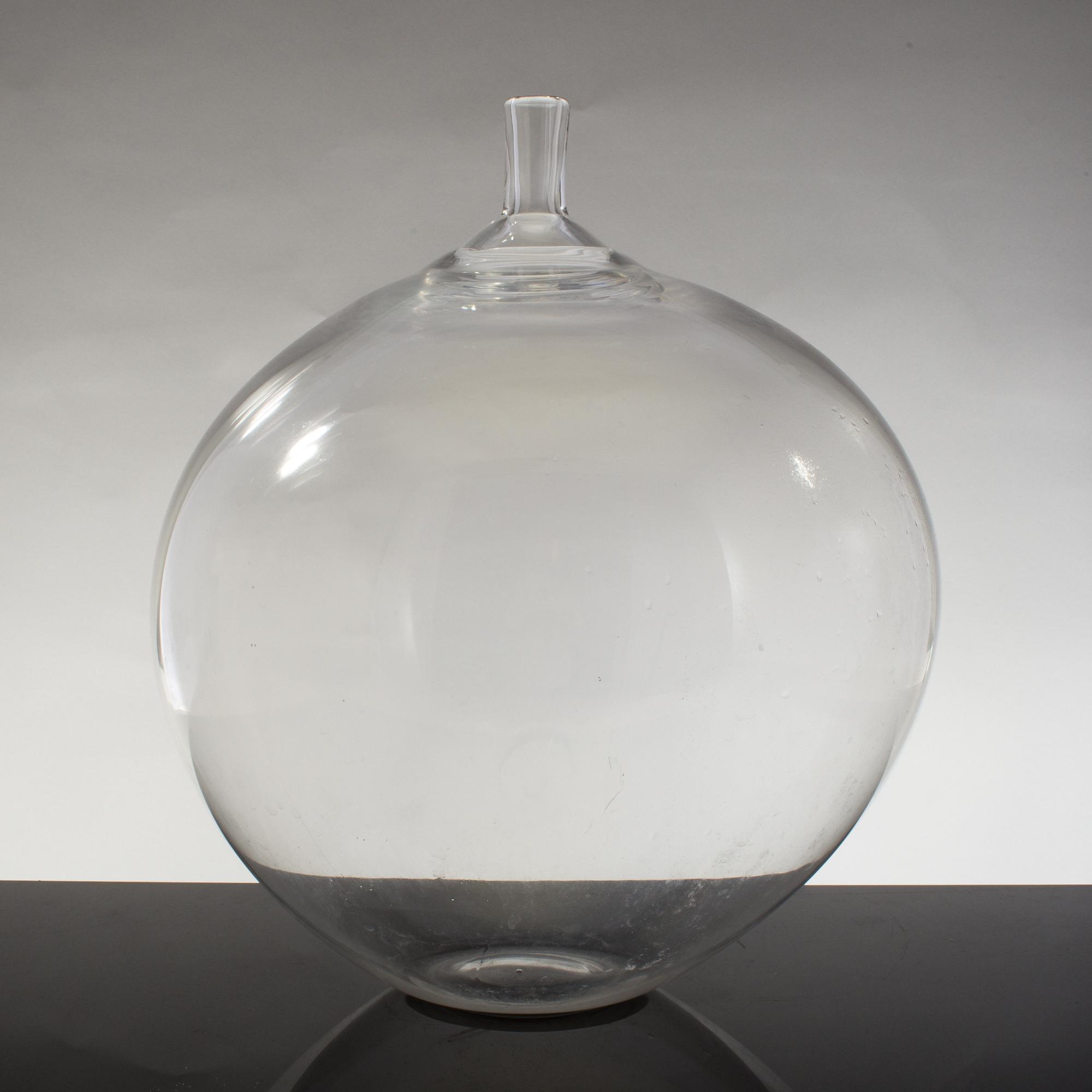INGEBORG LUNDIN, vas, glas, "Äpplet", Orrefors, signerad, numrerad.