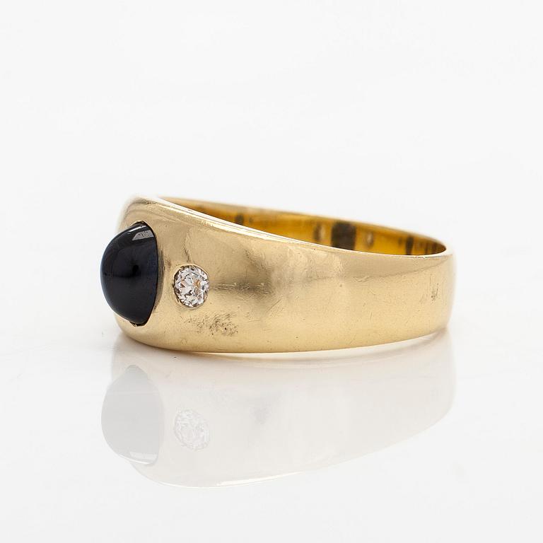 Ring, 18K gold, with a cabochon-cut oval sapphire and diamonds.