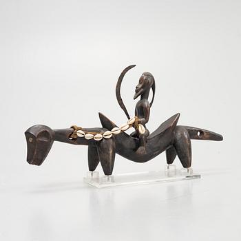Twelve sculptures, reportedly from Makonde, Tanzania, Luba, Congo, and moore, from the second half of the 20:th century.