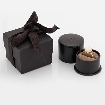 Charlotte Lynggaard, Ole Lynggaard, ring 18K gold with moonstone, model Lotus 2.