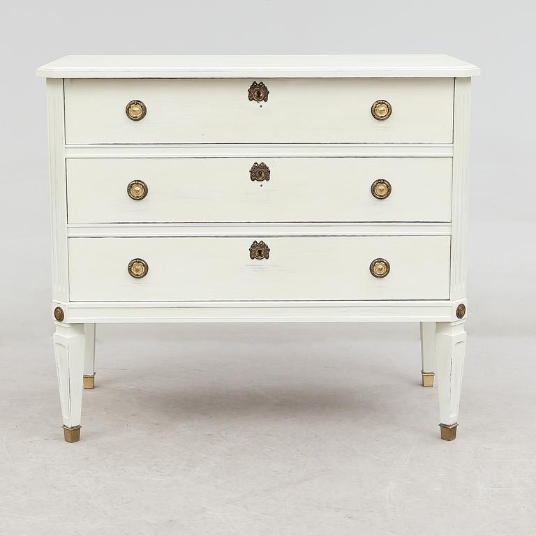 BYRÅ, gustaviansk stil, 1900-talets andra hälft.