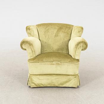 A 1940/50s armchair.