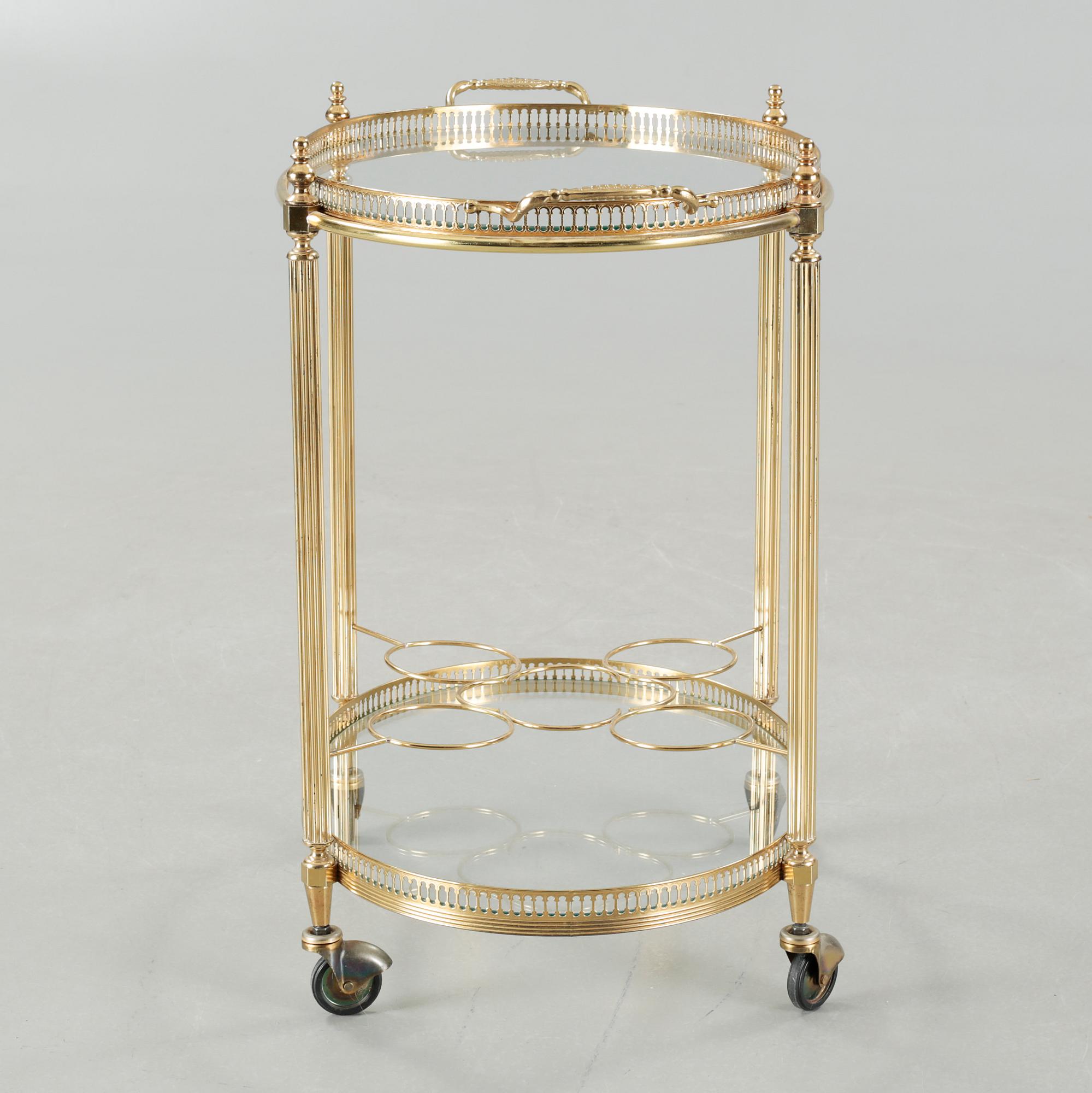 A trolley from the latter half of the 20th centyru.