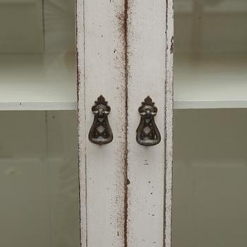 VITRINSKÅP, modern tillverkning av äldre delar.