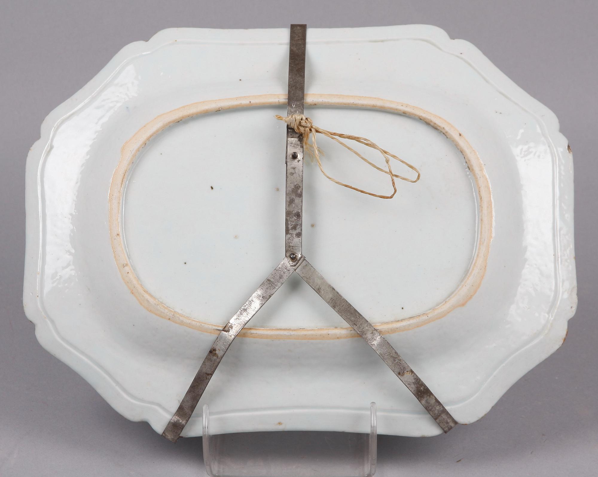 STEKFAT, porslin. Kina, 1700/1800-tal.