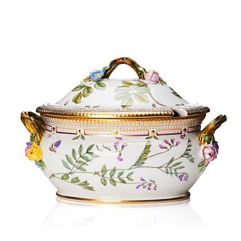 Terrin med lock, porslin. Royal Copenhagen, "Flora Danica", Danmark, 1900-tal.