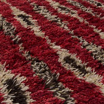 MATTA, rya, ca 228 x 148 cm, signerad SH, Sverige runt 1900-talets mitt.