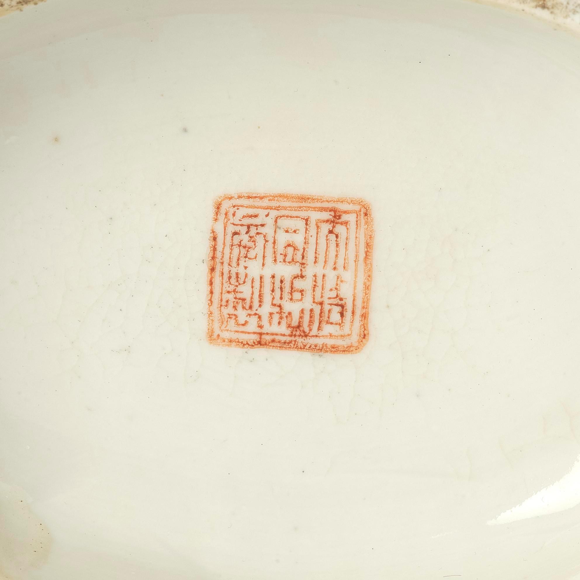 Vas, porslin. Qingdynastin, 1800-tal.