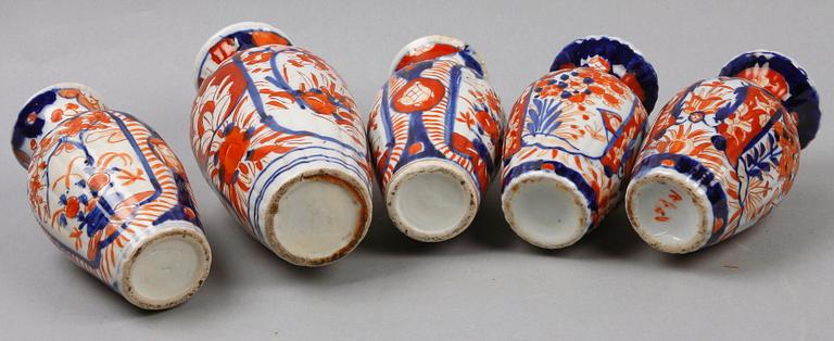 PARTI VASER, 5 st, porslin, Imari, Japan, 1800/1900-tal.