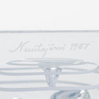 Oiva Toikka, vuosikuutio, signeerattu Oiva Toikka, Nuutajärvi 1987, numeroitu 465/2000.