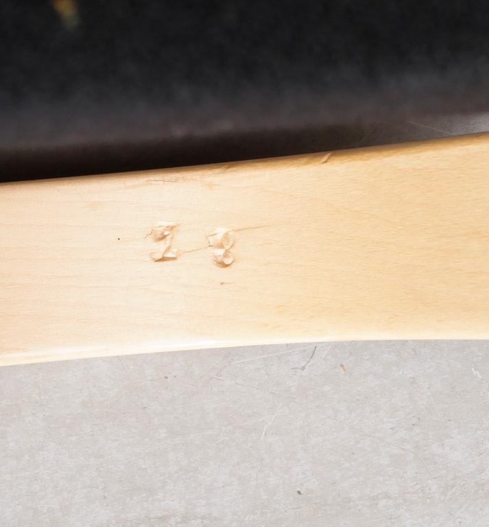 KARMSTOLAR, 1 par, modell 45, Alvar Aalto, Artek, Finland.