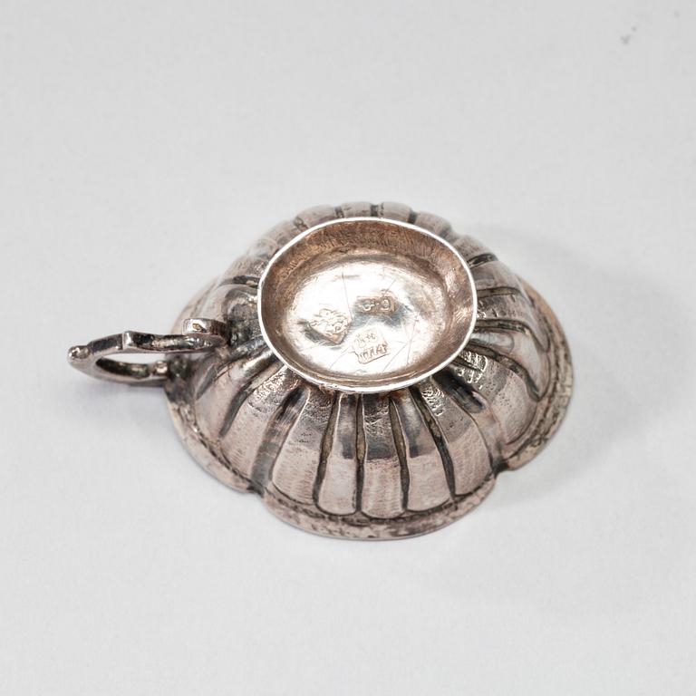 SUPKOPP, sk tscharka, silver, Moskva 1774, Ryssland. Vikt ca 31,5 g.
