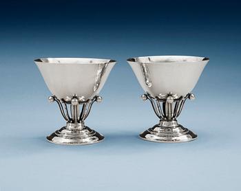 603. GEORG JENSEN, skålar, 1 par, Köpenhamn 1915-32.