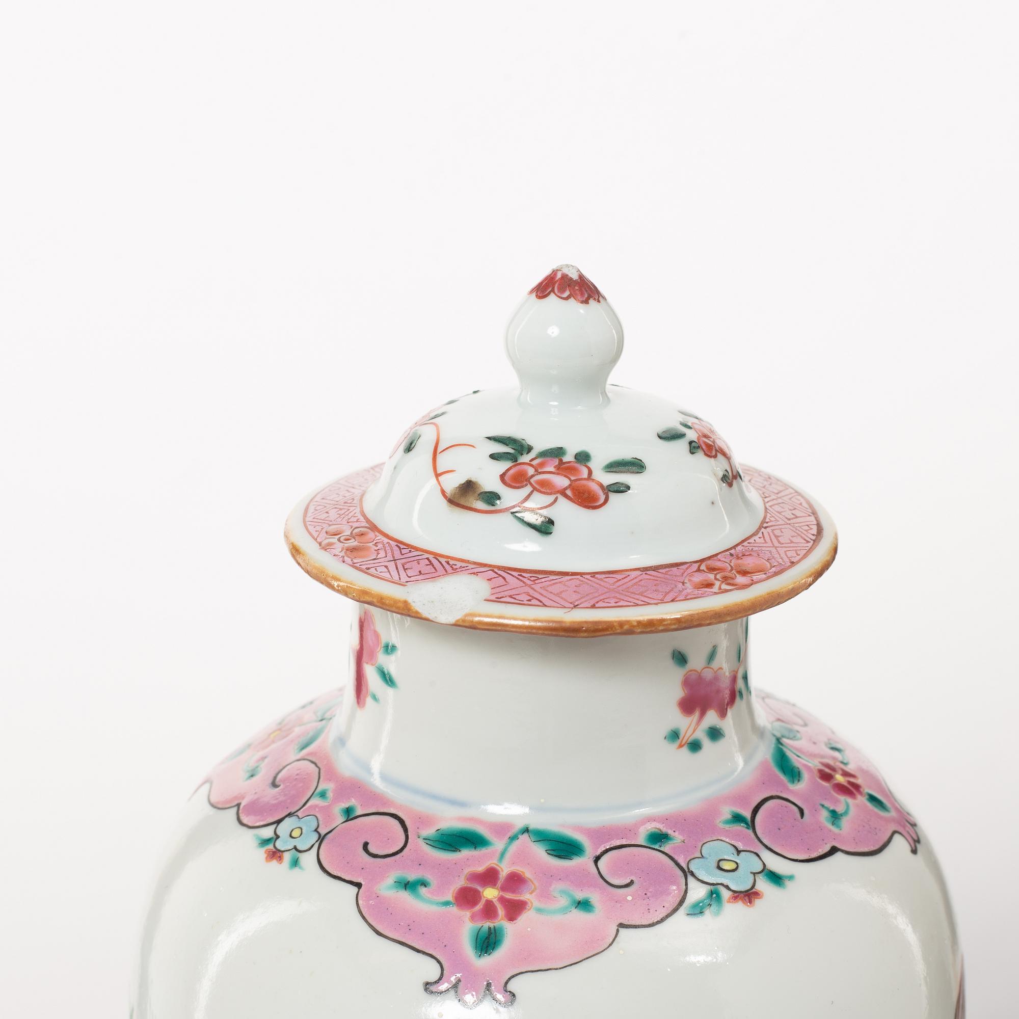 Vas med lock, porslin. Qingdynastin.