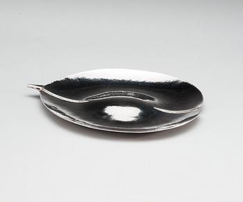 A Sigurd Persson leaf-shaped dish, Stockholm 1977.