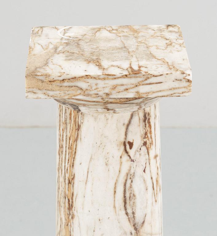 PIEDESTAL/KOLONN, alabaster, 1900-tal.