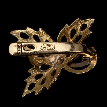 ÖRHÄNGEN, briljantslipade diamanter ca 0.04 ct. 18K guld, Sovjetunionen. Vikt ca 6 g.