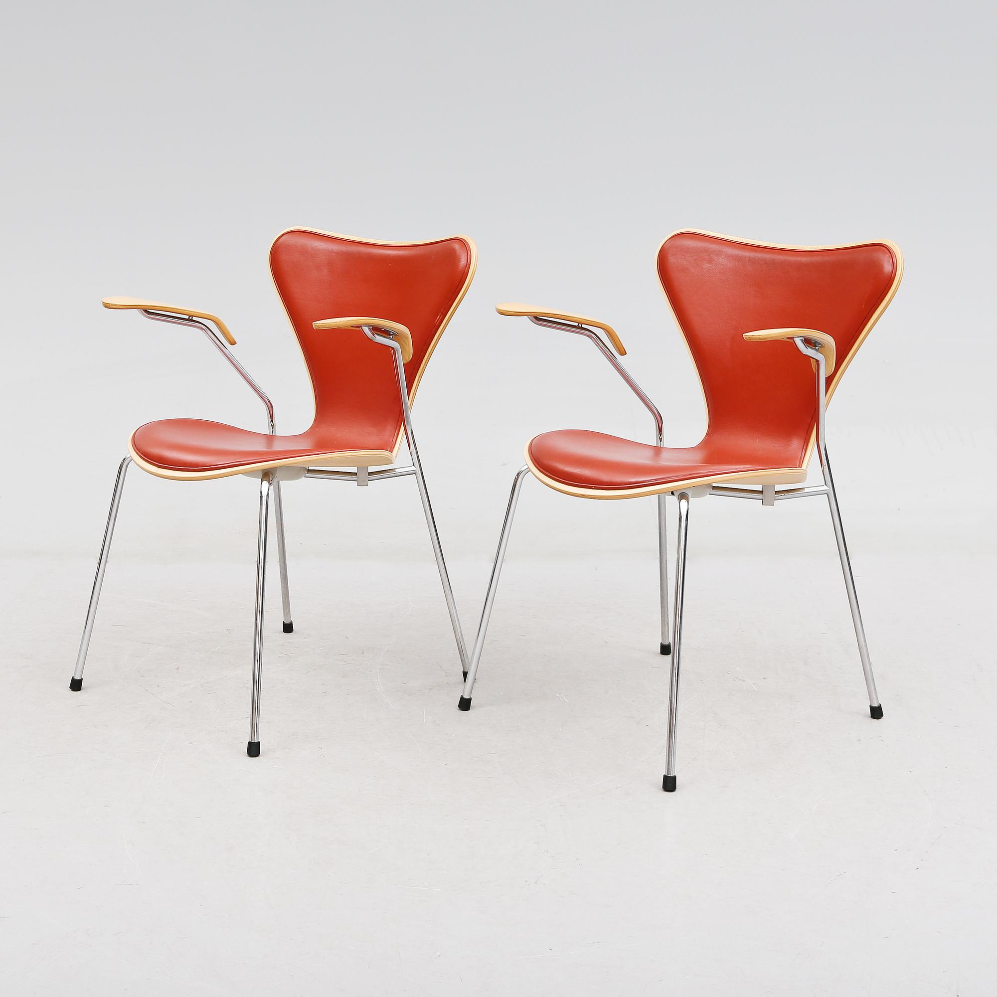 KARMSTOLAR, 1 par, "Sjuan", Arne Jacobsen, Fritz Hansen, 1997.
