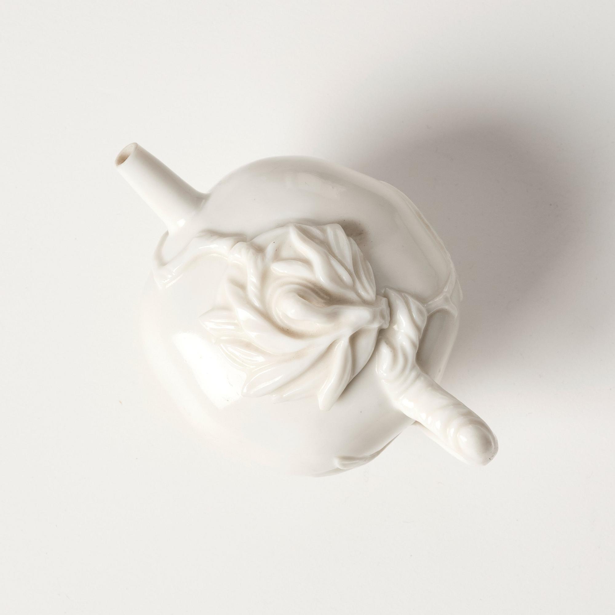 Tekanna med lock, blanc de chine. Qingdynastin, Kangxi (1662-1722).