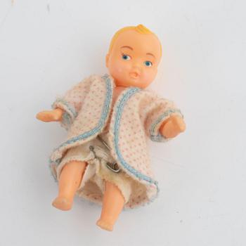Barbie, dockor, 3 st, samt accessoarer och vinylgarderob, Mattel, 1960-tal.
