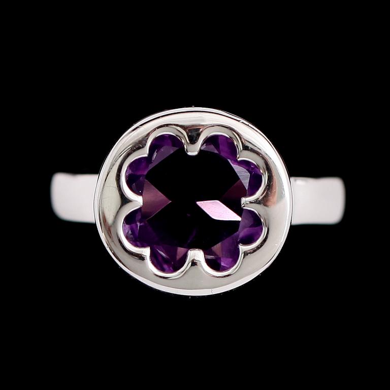 RING, rhodinerat silver, ametist 2.36 ct. Total vikt ca 4 g.