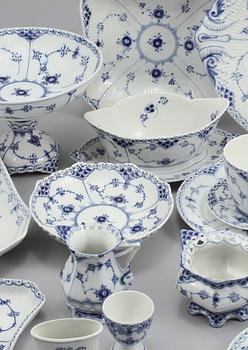 SERVISDELAR, 140 delar, "Musselmalet", porslin, Royal Copenhagen, 1900-talets andra hälft.