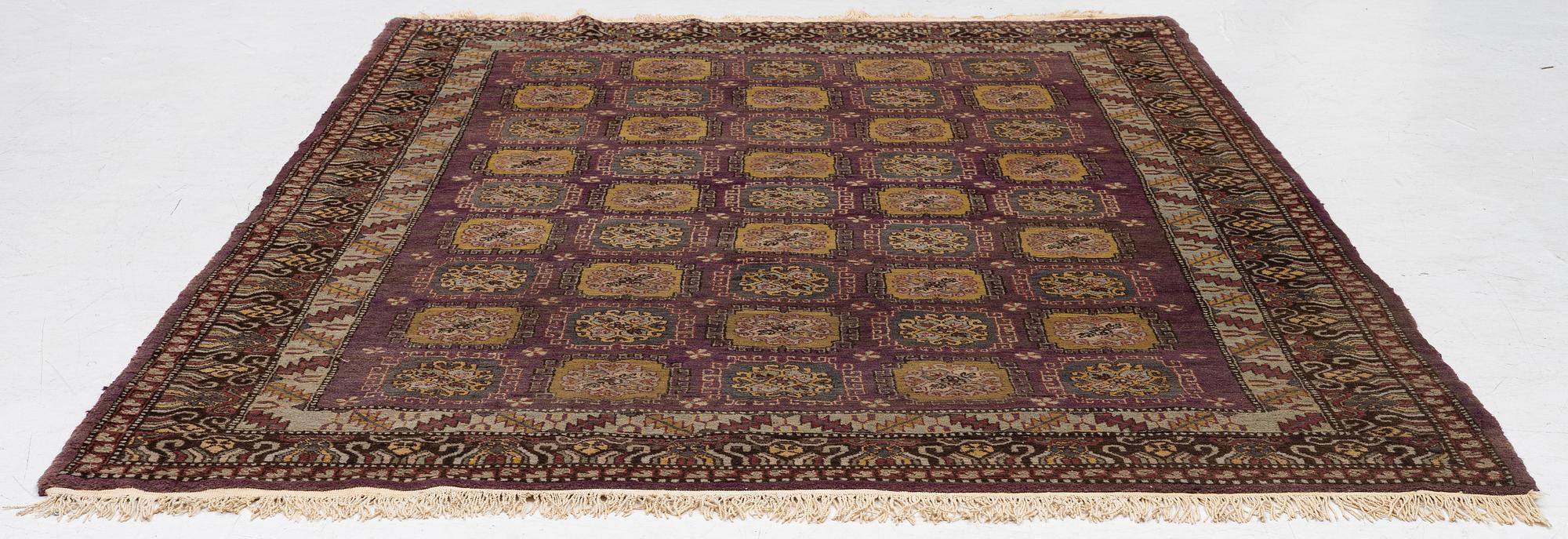 A semi-antique carpet, probably Samarkand, c. 264 x 184 cm.
