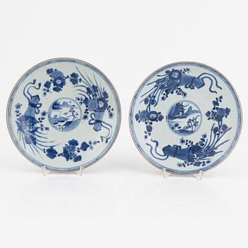 A pair of blue and white porcelain plates, China, 18th century.