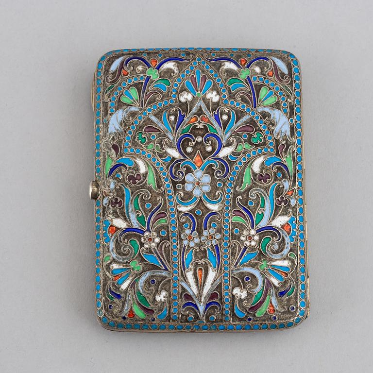 Cigarettetui, silver och cloisonnéemalj, icke identifierad mästarstämpel, Moskva 1908-1917.