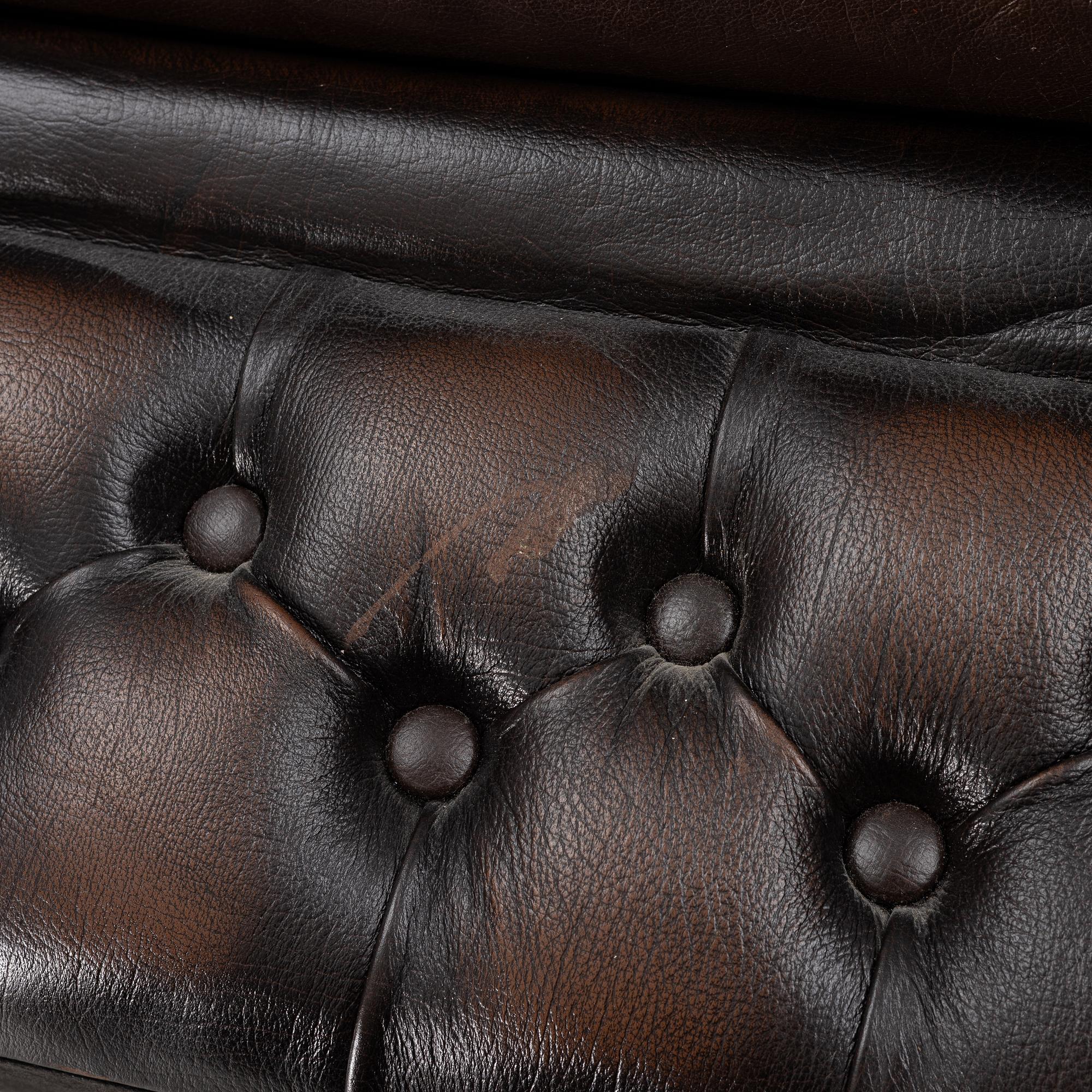 Clubfåtölj, Chesterfieldmodell, 1900-talets andra hälft.