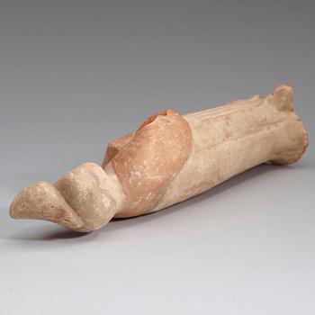 FIGURIN, bemålat lergods. Tang dynastin, (618-906).