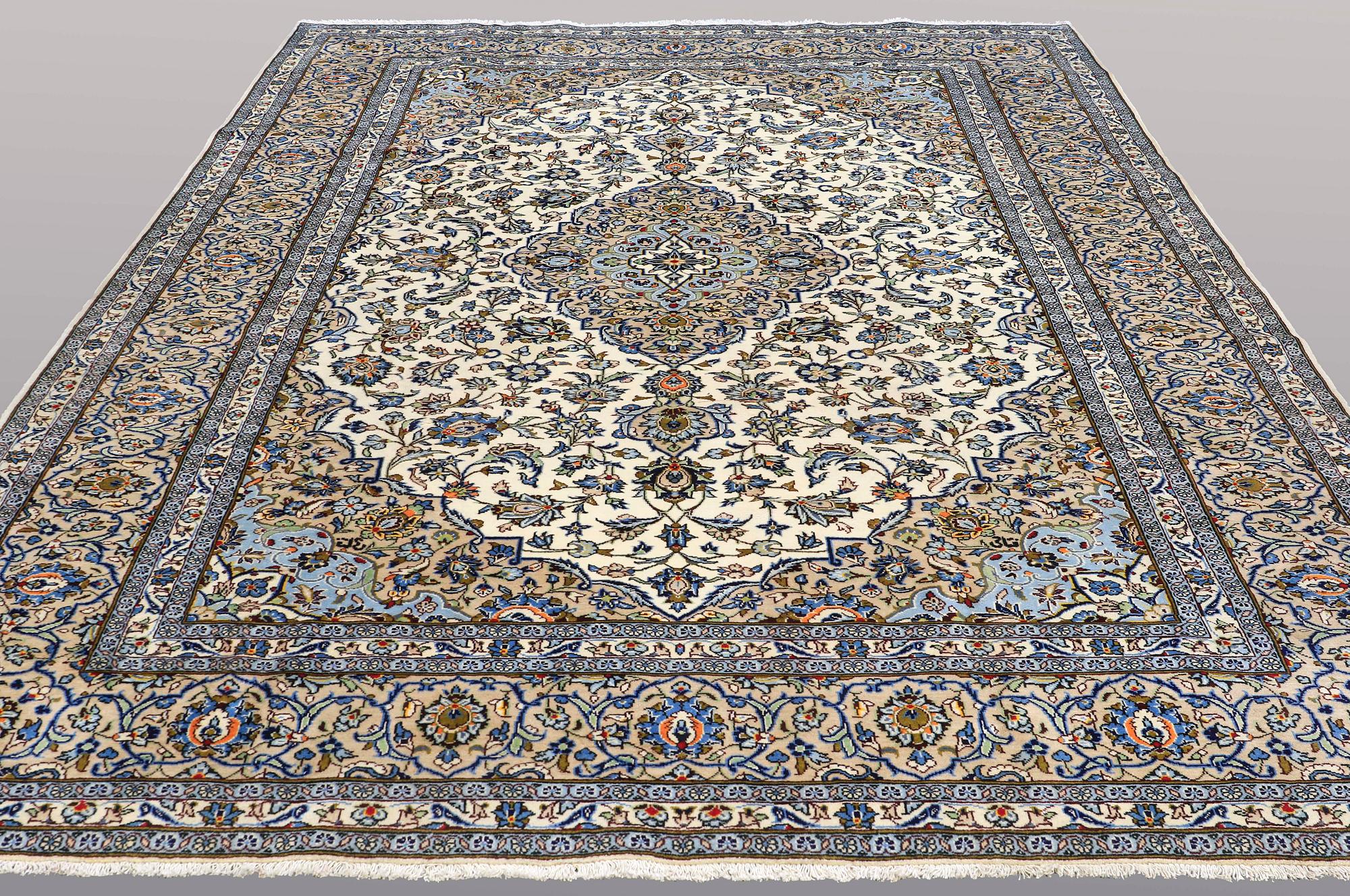 MATTO Kashan , signerad, ca 356 x 256 cm.