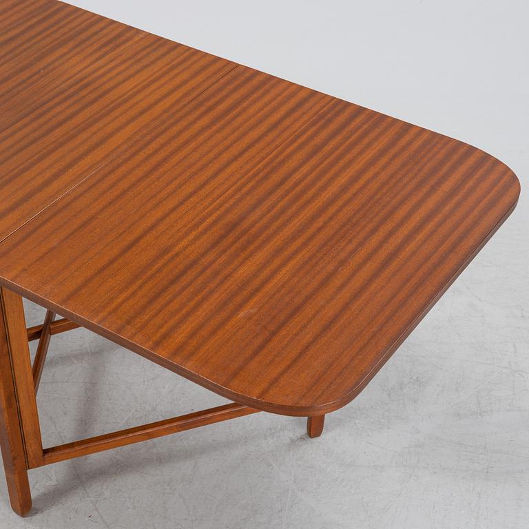 A mahogany veneered gate-leg table, second half of the 20th Century.