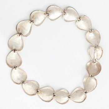 A necklace by Matti Hyvärinen, sterling silver, Sirokoru, Turku 1974.
