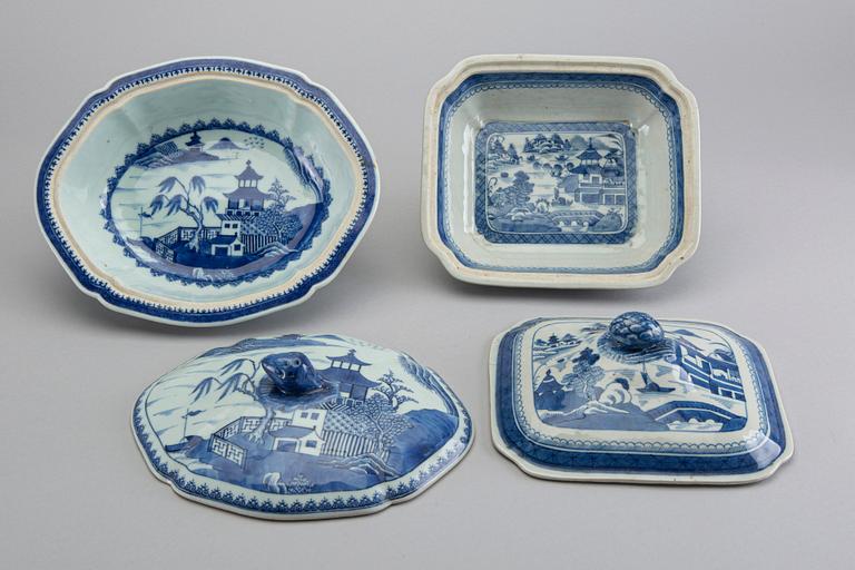 KINAPORSLIN, 5 delar, Kina, Jiaqing (1796-1820).