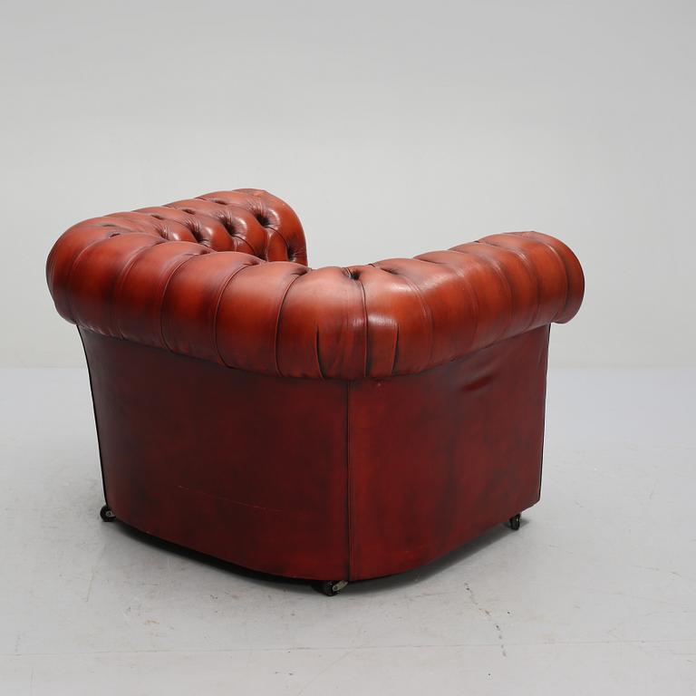 FÅTÖLJ, chesterfieldmodell, 1900-talets andra hälft.