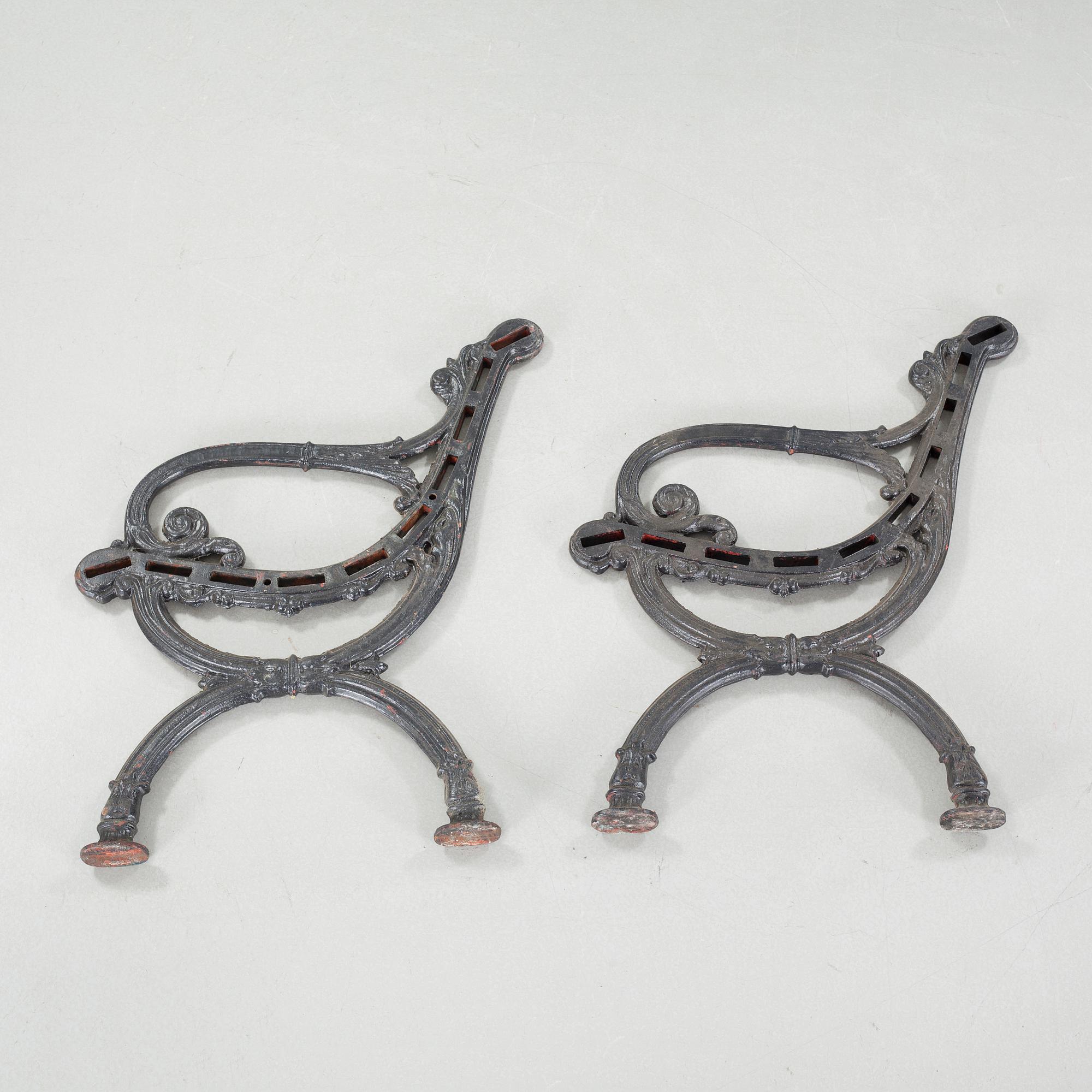 GAVLAR TILL TRÄDGÅRDSSOFFA, ett par, Näfveqvarns bruk, 1900-tal.