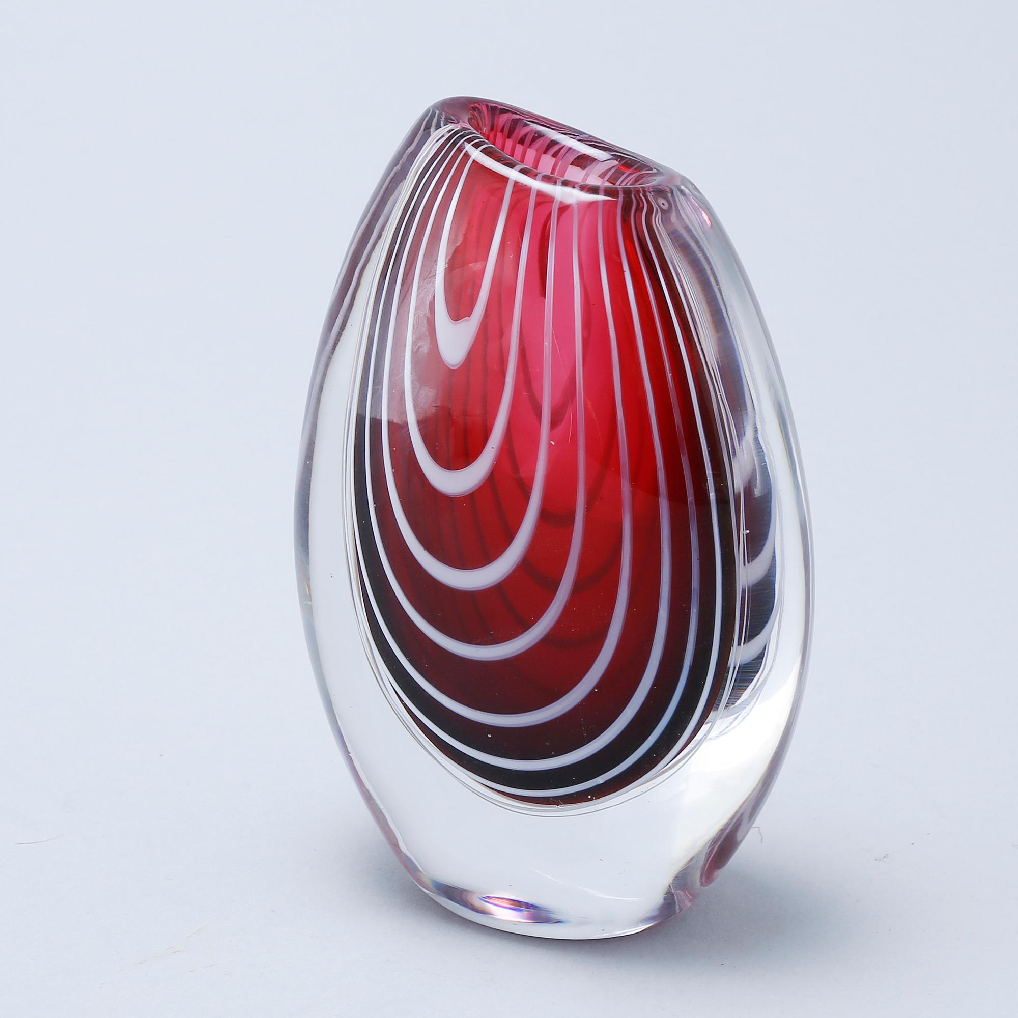 VICKE LINDSTRAND, vas "Zebra" Kosta glas 1900-talets mitt/andra hälft.