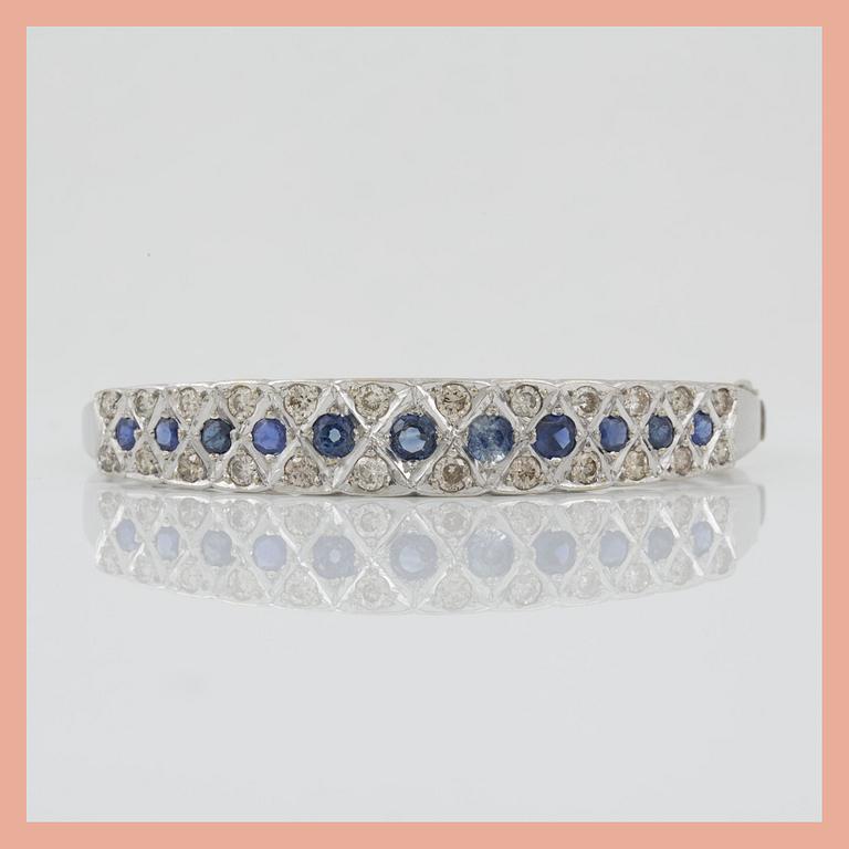 ARMBAND med safirer samt briljantslipade diamanter totalt ca 1.50 ct.