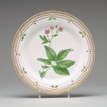 A set of eight large Royal Copenhagen 'Flora Danica' dishes, Denmark, 20th Century.