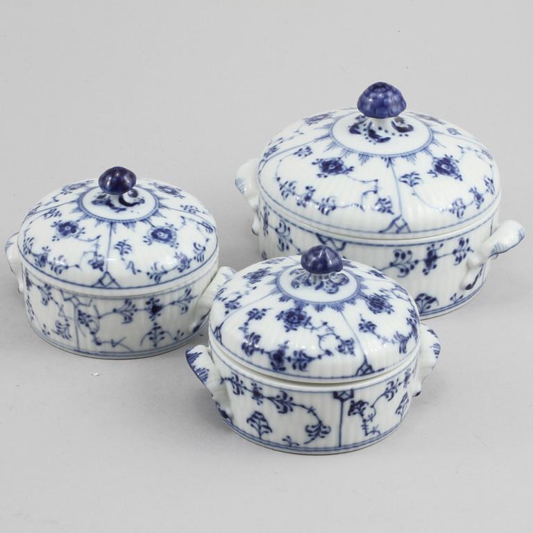 TESERVIS, 31 delar, porslin, "Musselmalet", Royal Copenhagen, 1900-talets andra hälft.