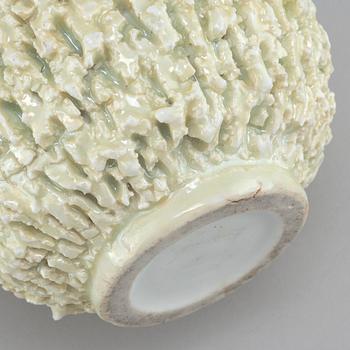 GUNNAR NYLUND, vas, chamotterat stengods, Rröstrand, 1900-talets andra hälft.