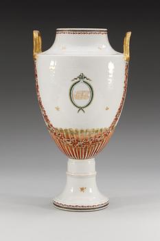 VAS, porslin. Qing dynastin, Jiaqing (1796-1820).